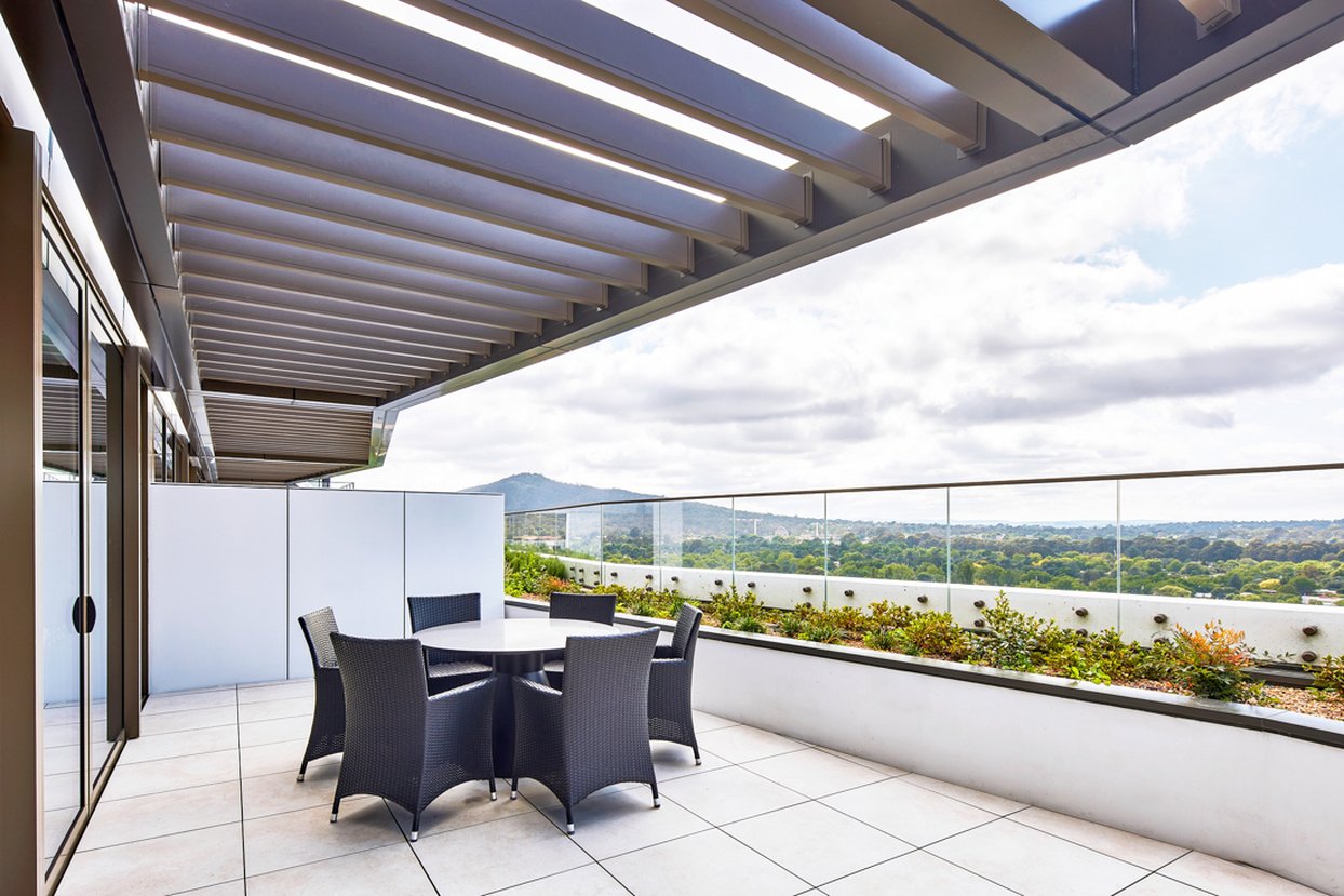 Meriton Suites Canberra 10/50