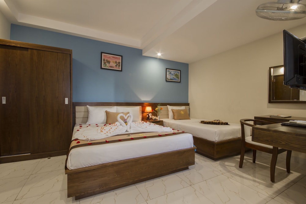 Sapphire Hotel 13/35