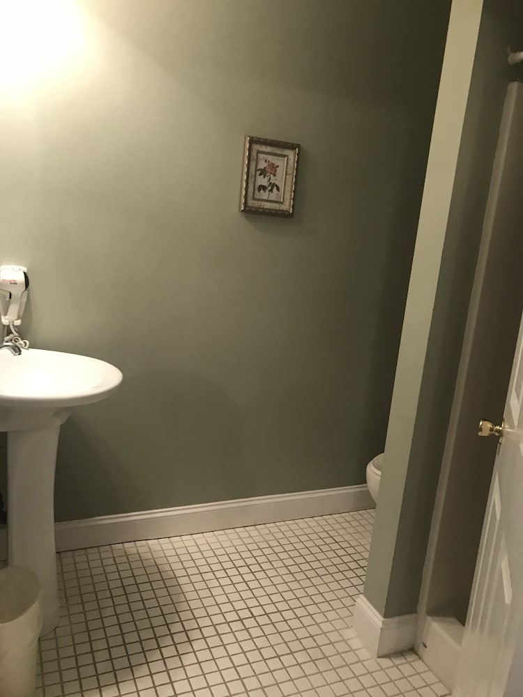 Essex Street Inn & Suites, an Ascend Collection Hotel 11/75