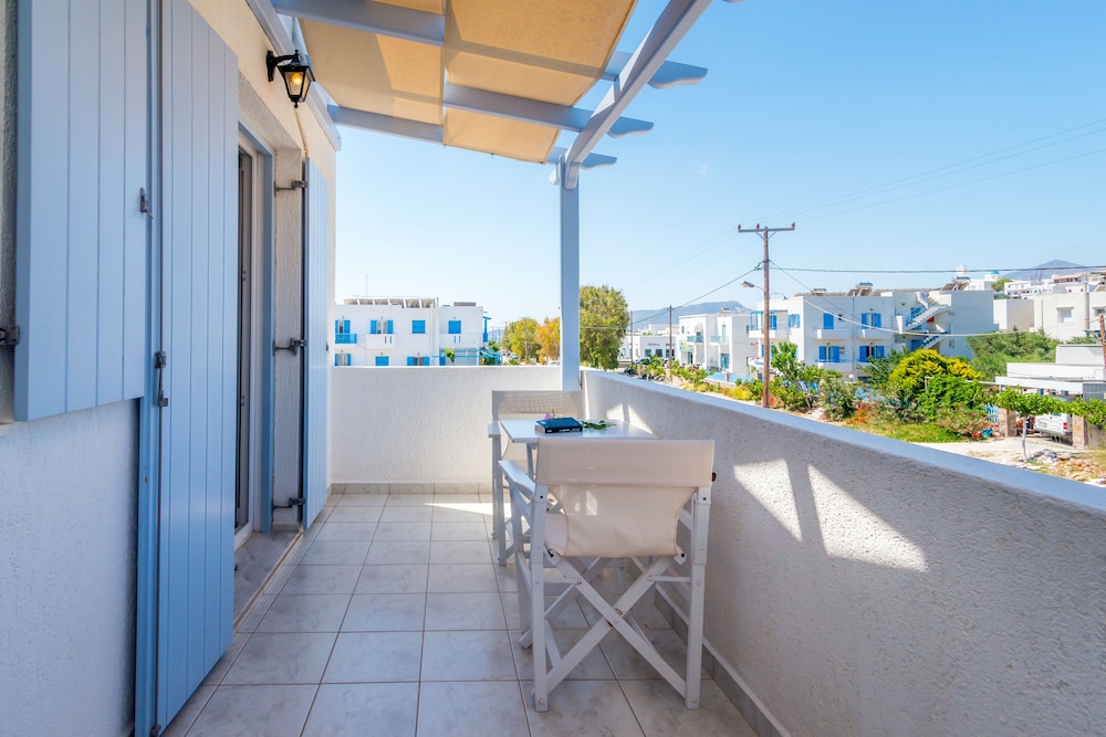 Aeolis Hotel 25/32