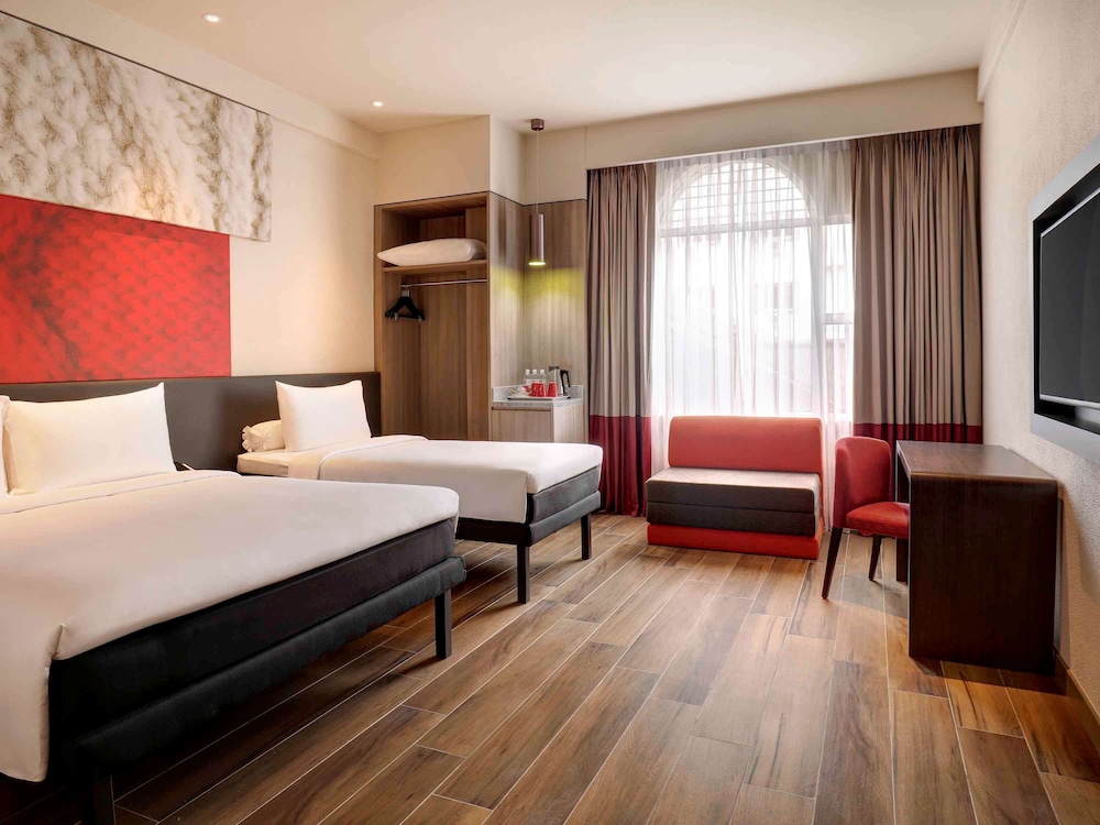 STANDARD, QUEEN BED
