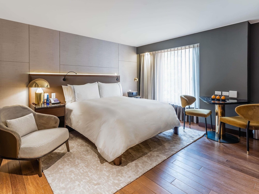 غرفة كلاسيكية بسرير كوين، Sofitel Bogota Victoria Regia 3/4