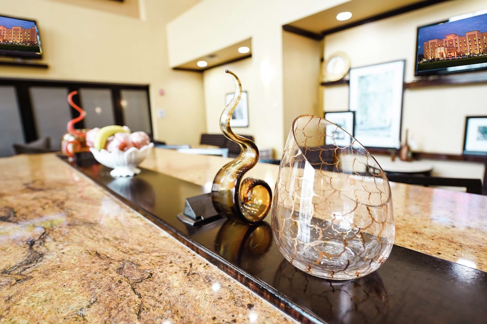Hampton Inn And Suites Pine Bluff 40/46