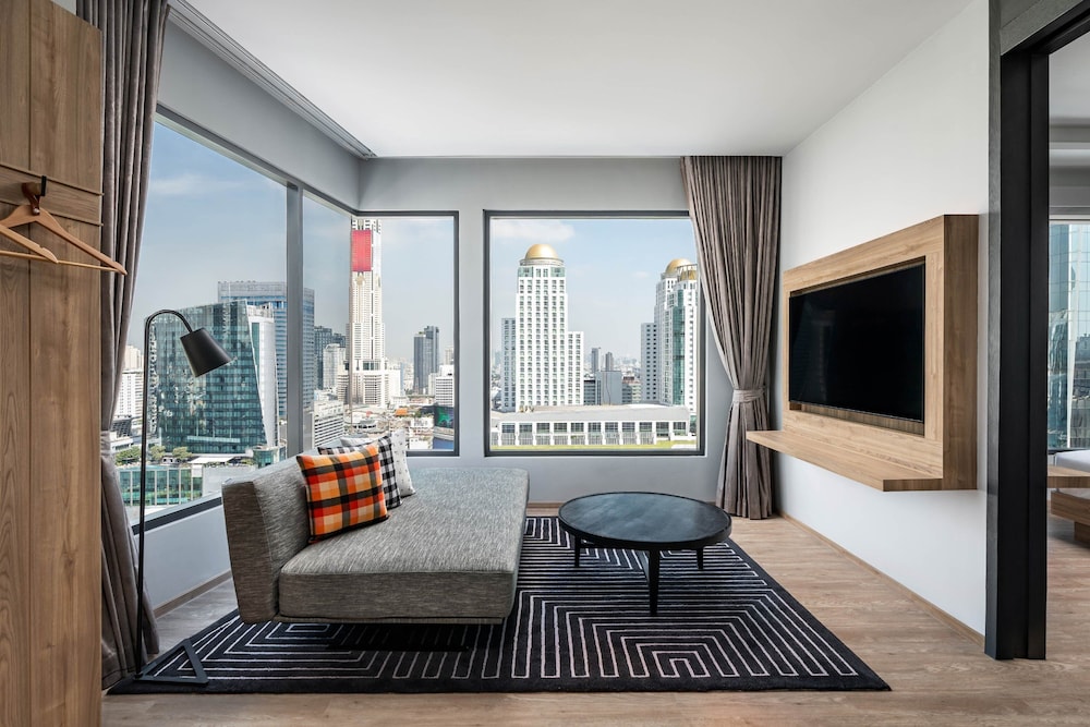 Moxy Bangkok Ratchaprasong 30/50