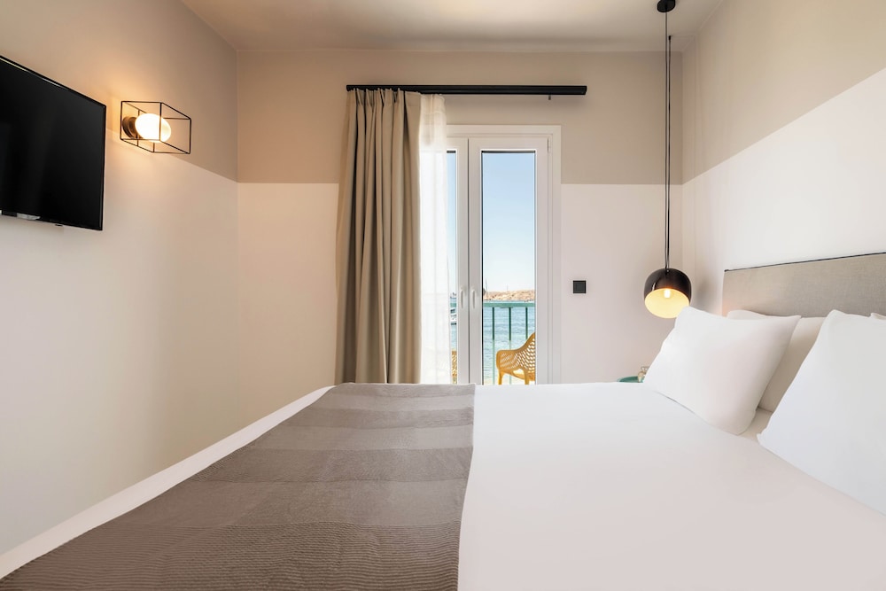 Play Paros, a member of Brown Hotels 22/62