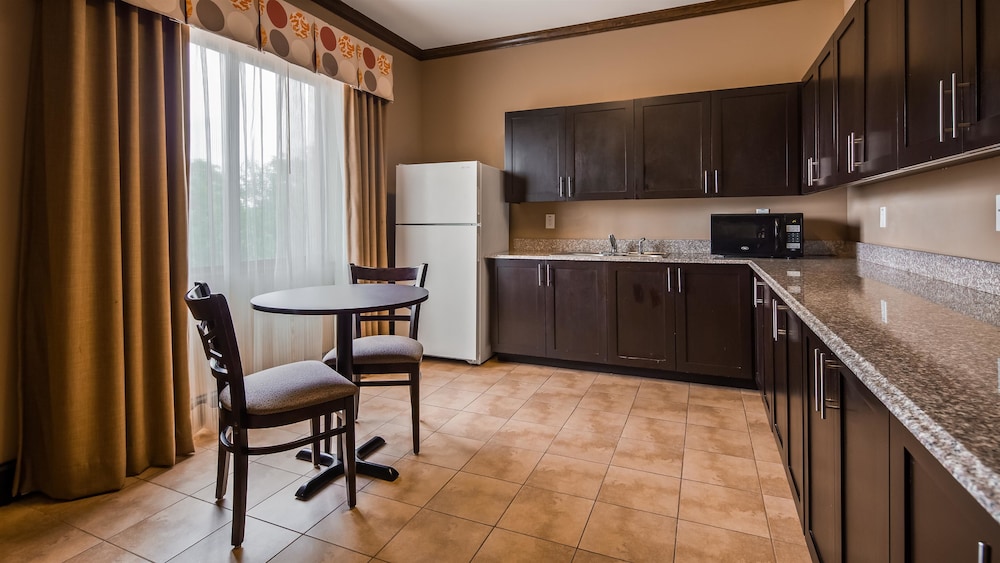 Best Western Plus Texoma Hotel and Suites 42/44