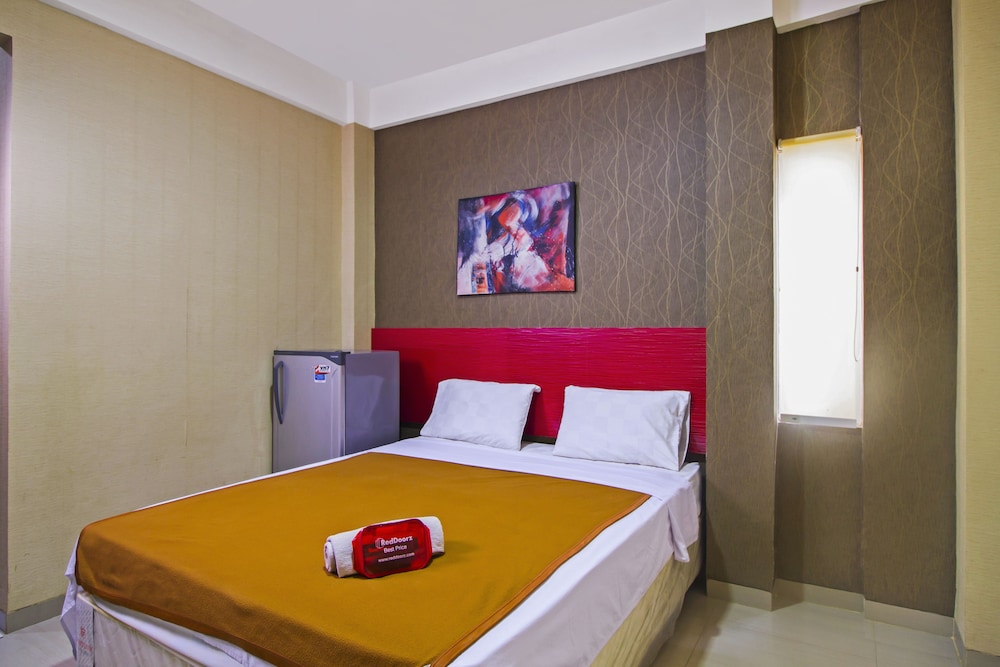 REDDOORZ NEAR CILANDAK TOWN SQUARE 18/40