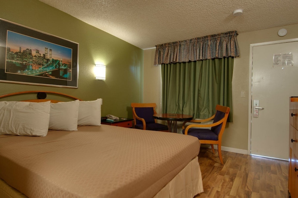 STANDARD, QUEEN BED