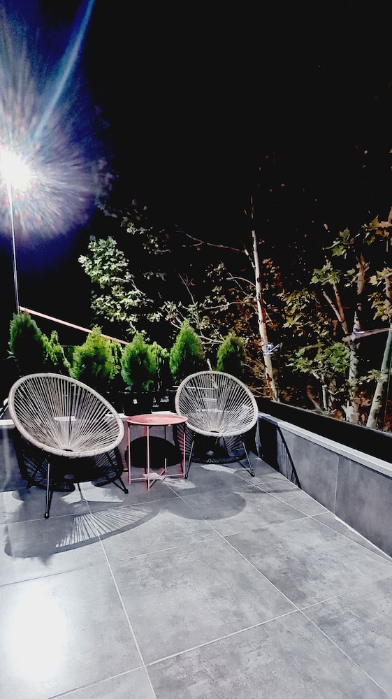 Zemeli Boutique Hotel 32/34