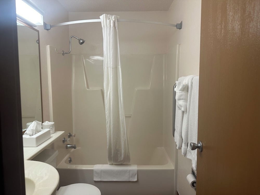 Super 8 by Wyndham Las Vegas 25/26