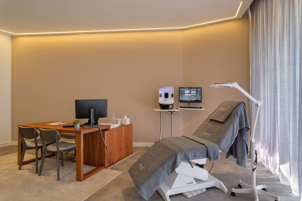 Longevity Health & Wellness Hotel 62/67