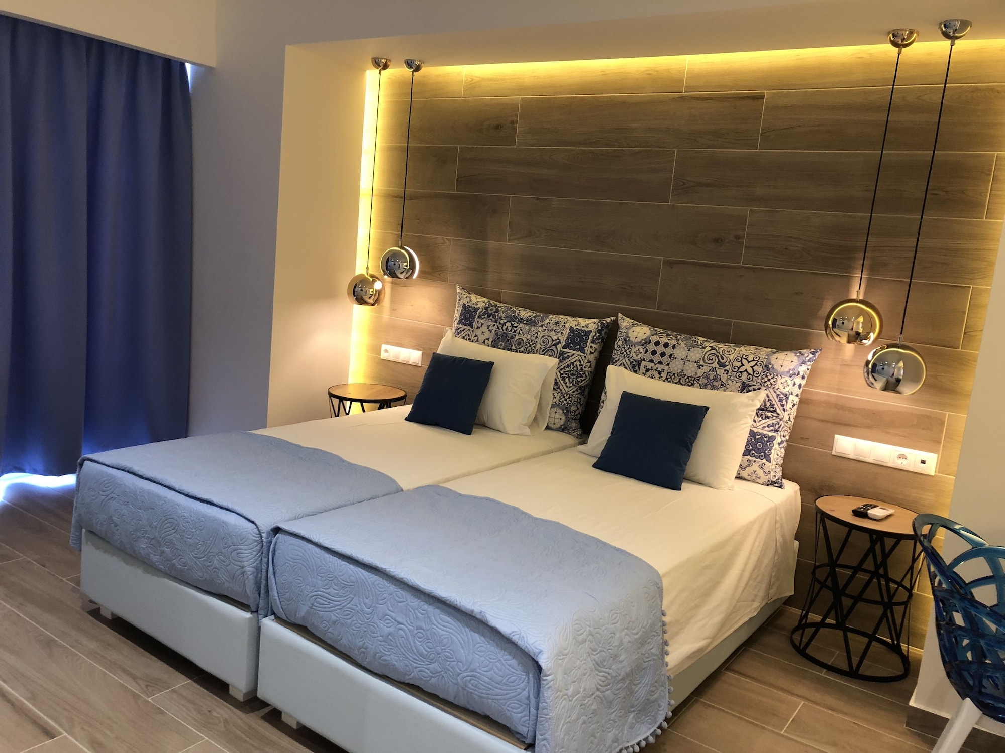 SUPERIOR, DOUBLE OR TWIN BED