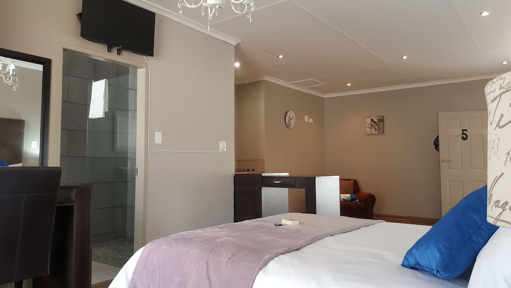 Luxury Heights Guesthouse 4/26