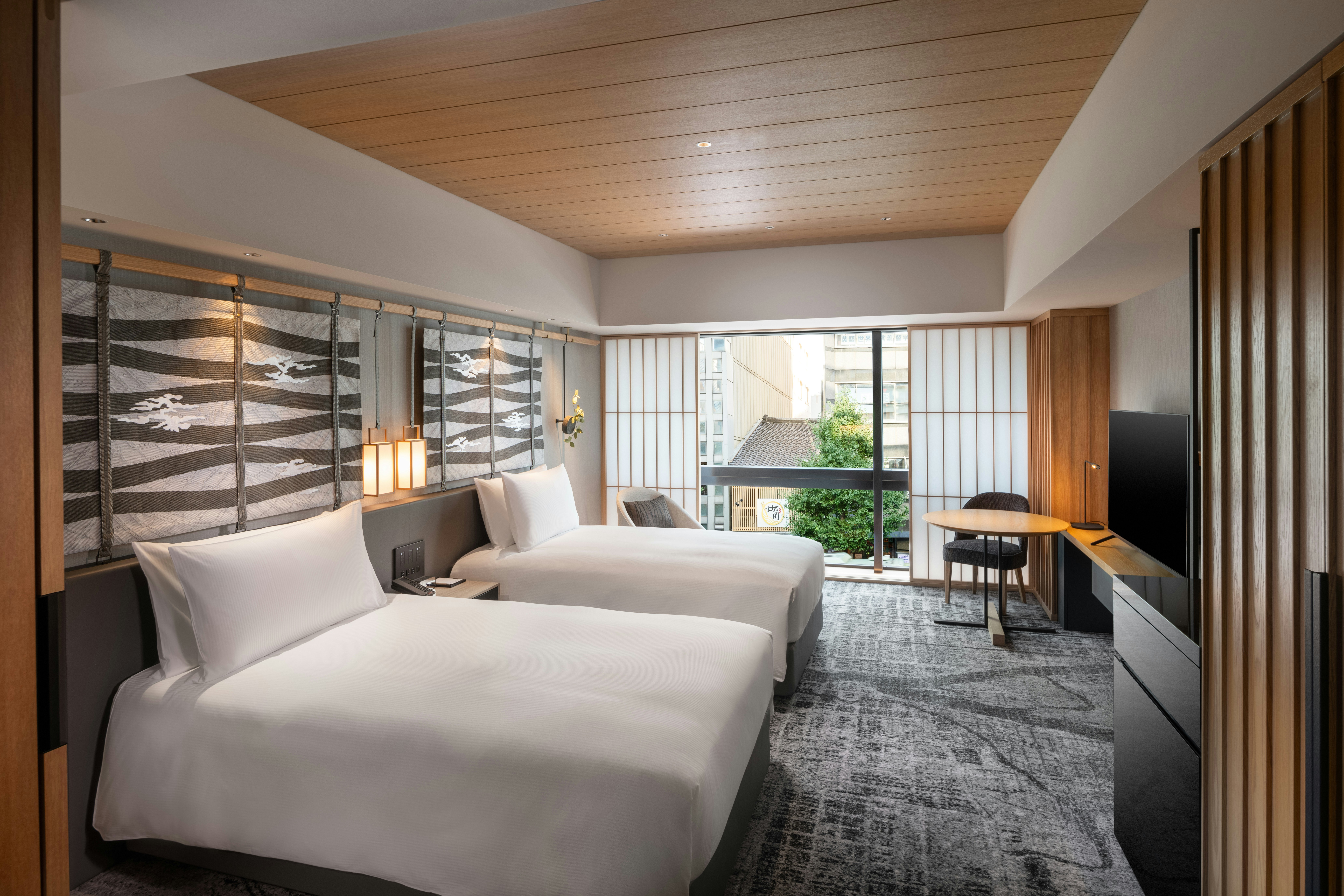 DELUXE, TWIN BEDS, CITY VIEW