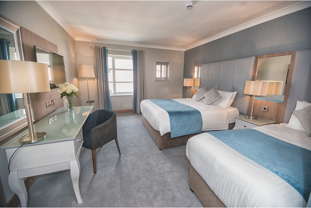 غرفة عائلية بسرير مزدوج وسرير فردي، Riverside Park Hotel And Leisure Club 6/9