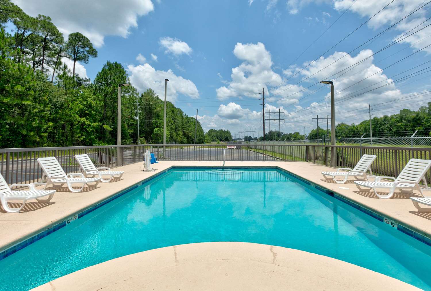 Super 8 by Wyndham Diberville Biloxi Area 21/26