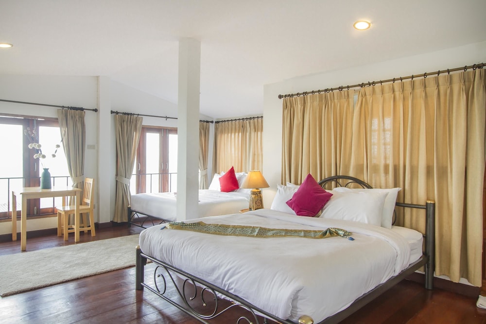 Boujis Boutique Resort 10/50