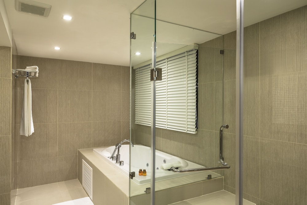 S33 Compact Sukhumvit Hotel 51/78