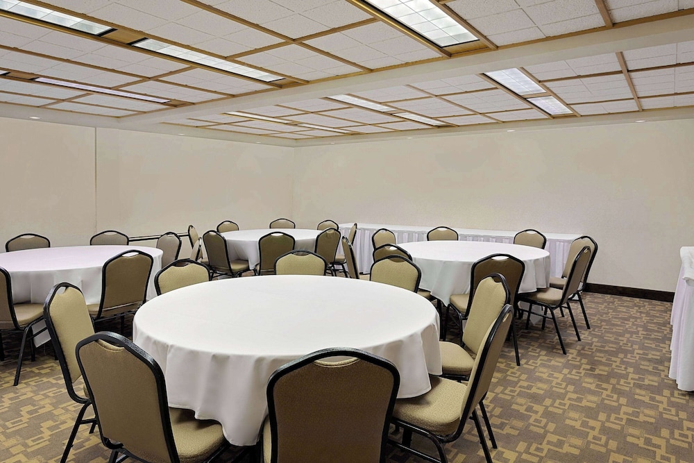 Ramada by Wyndham Marquette 54/59