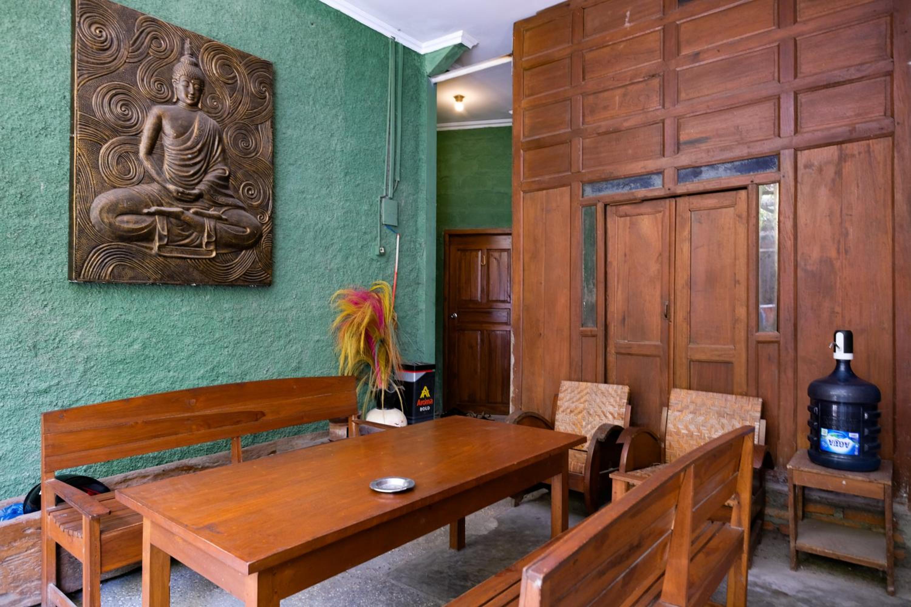 OYO 4016 Tan Jokteng Guest House 41/51