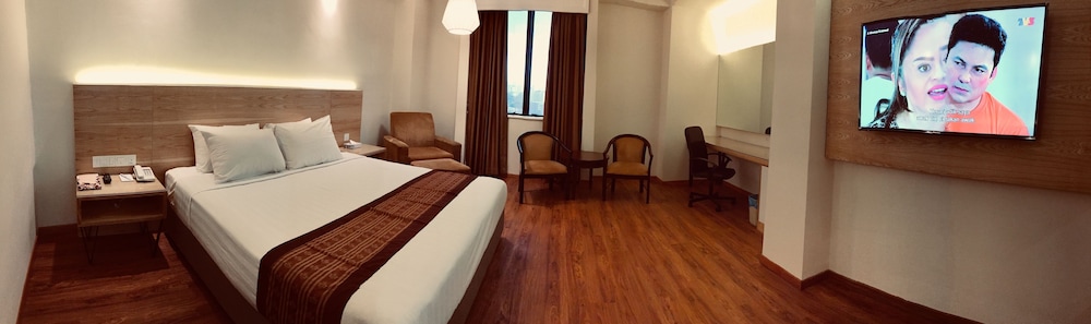 CRYSTAL CROWN HOTEL 26/62