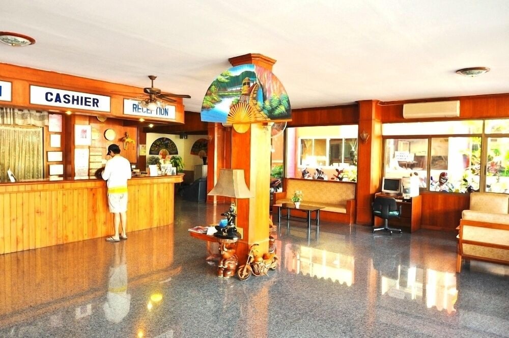 Mr.Mac's Hotel 4/50