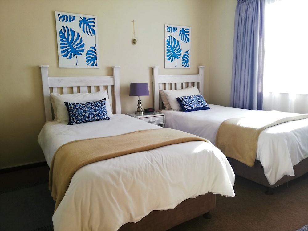 Blouberg Dolphin Inn 30/72