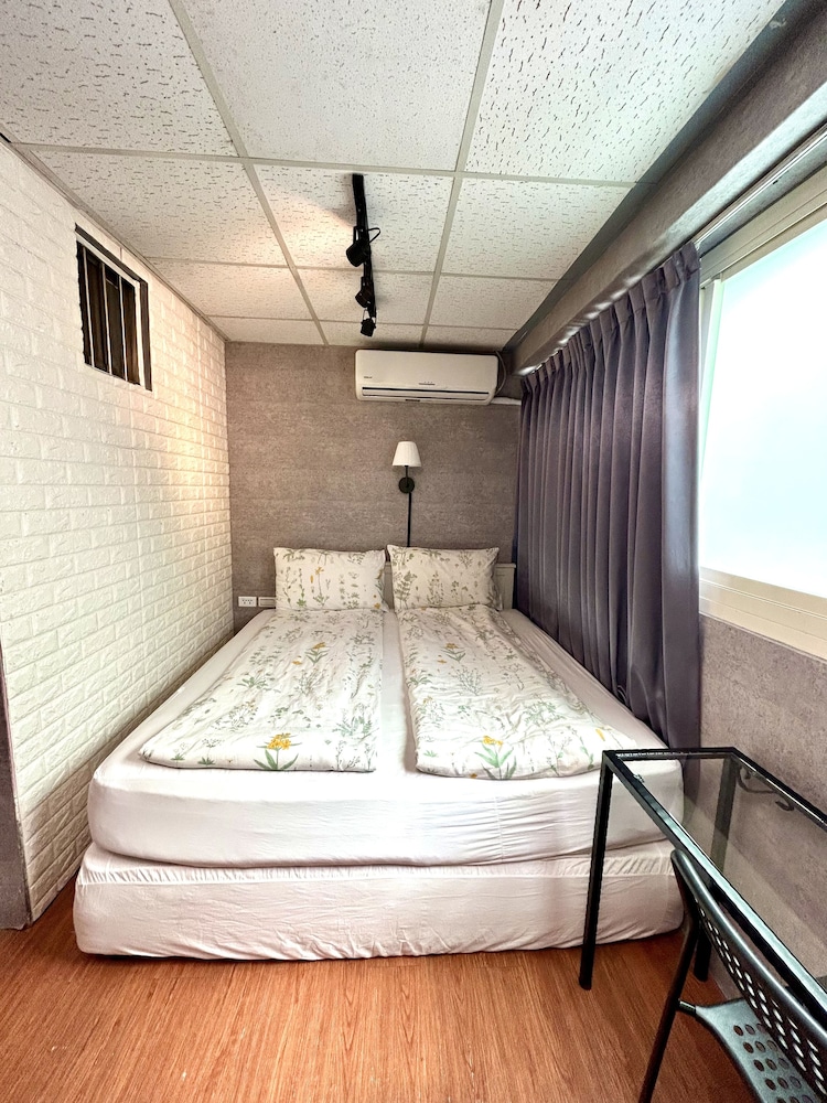 Ximen Triple Tiger Hostel 26/50