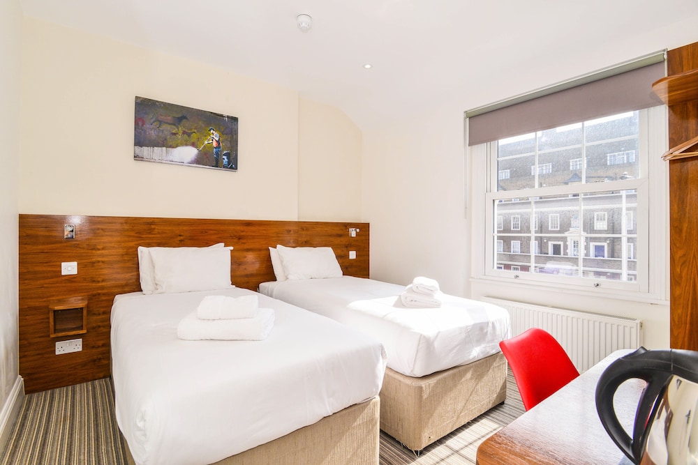 Chelsea Guest House 24/67