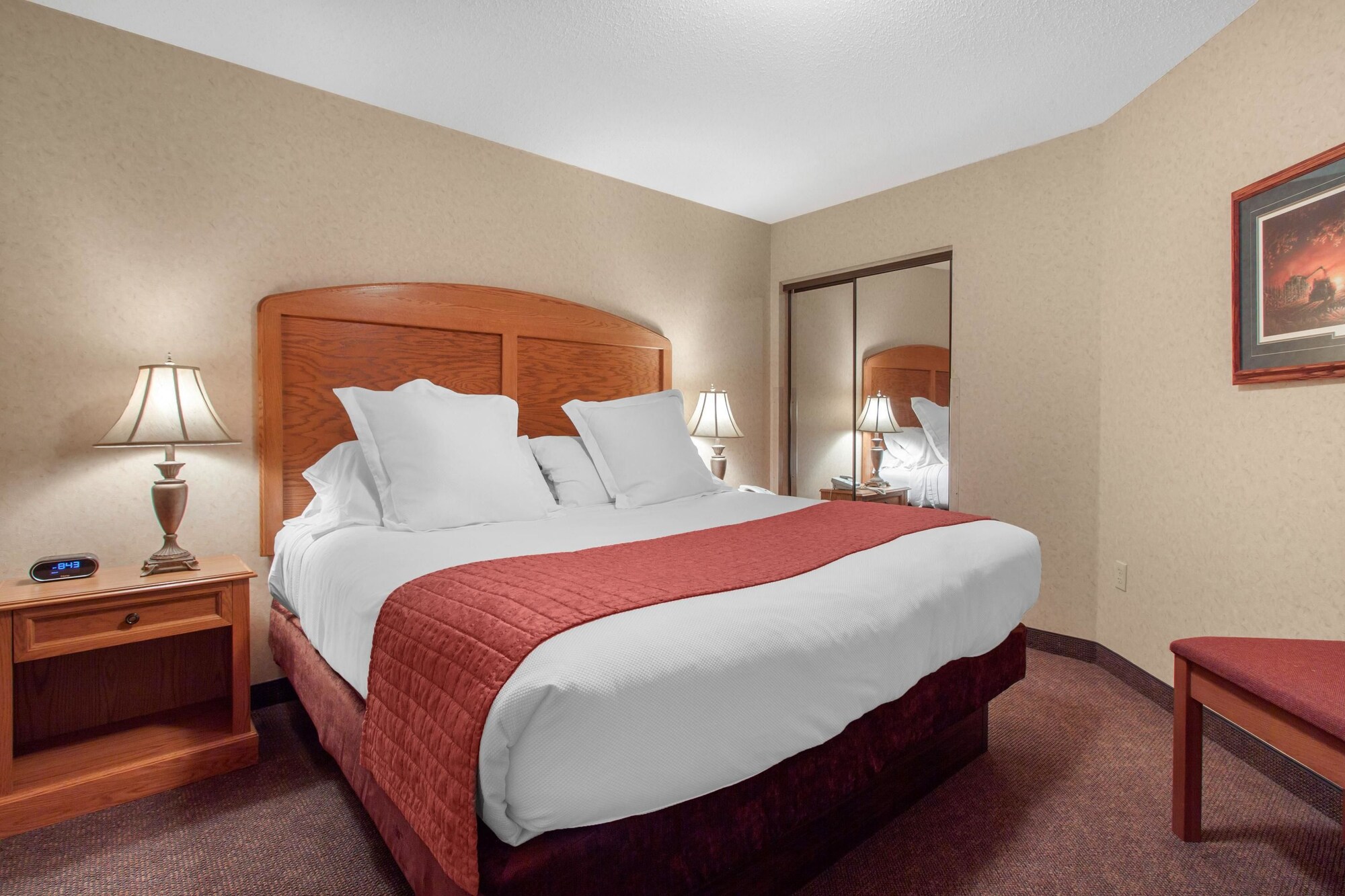 غرفة قياسية بسرير كينج، Norfolk Lodge Suites Ascend Hotel Collection 6/10