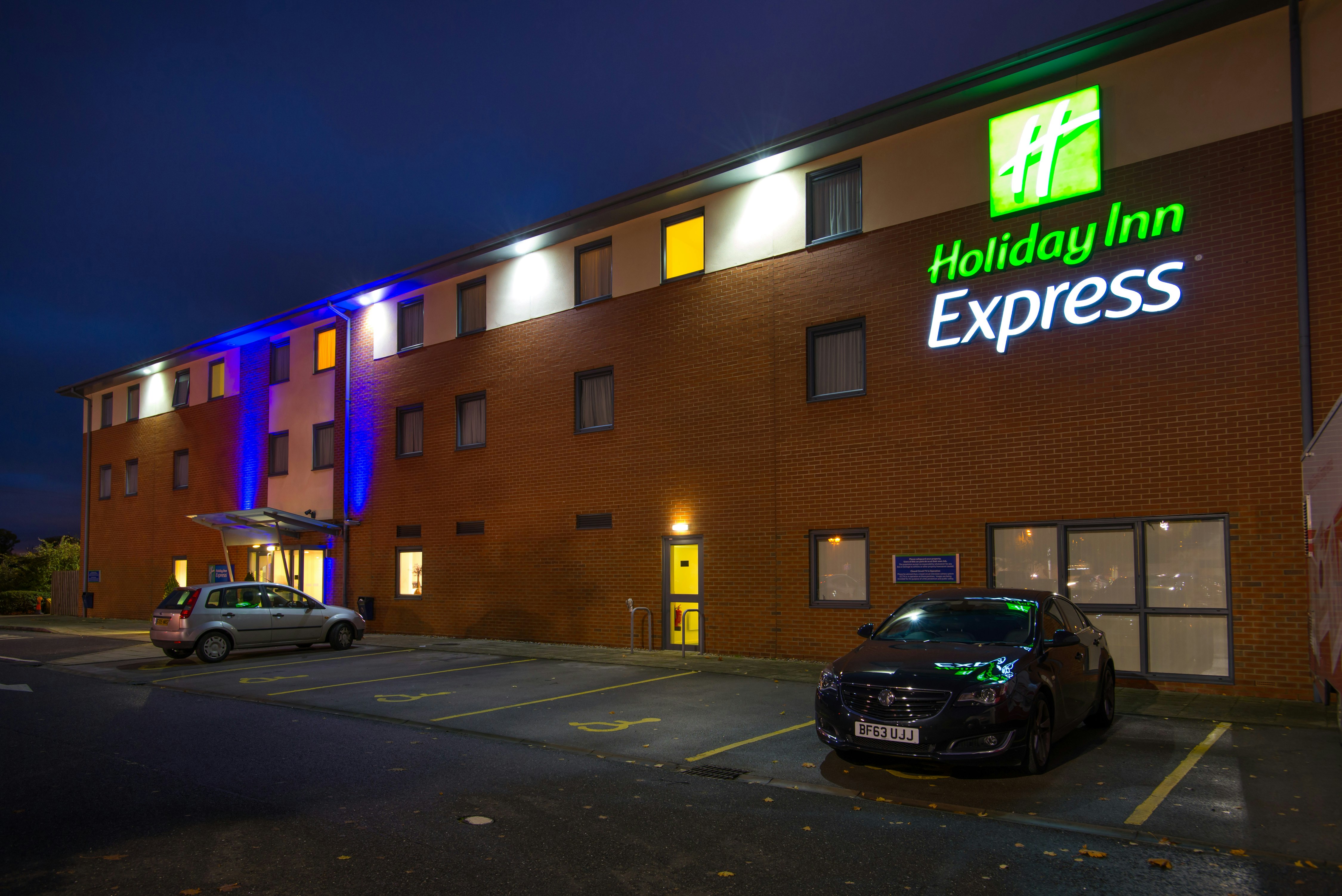 Holiday Inn Express Bedford 15/16