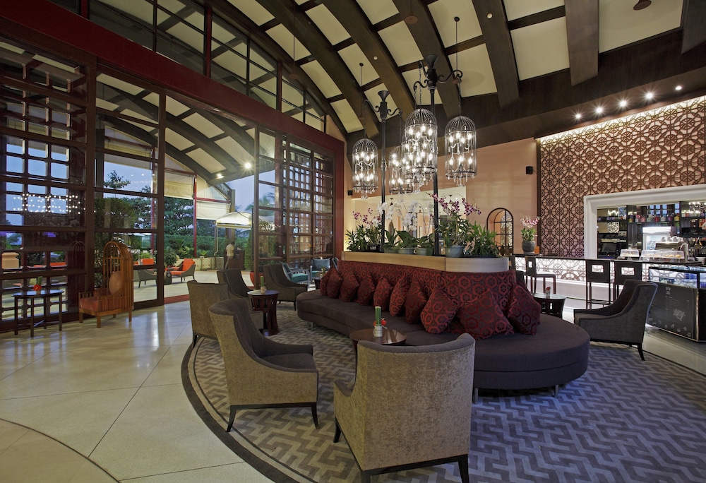 Centara Grand Beach Resort Phuket 51/85
