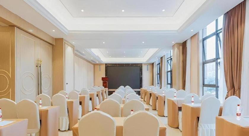 Vienna Hotel (Chongqing Jiangjin Shuangfu store) 51/64