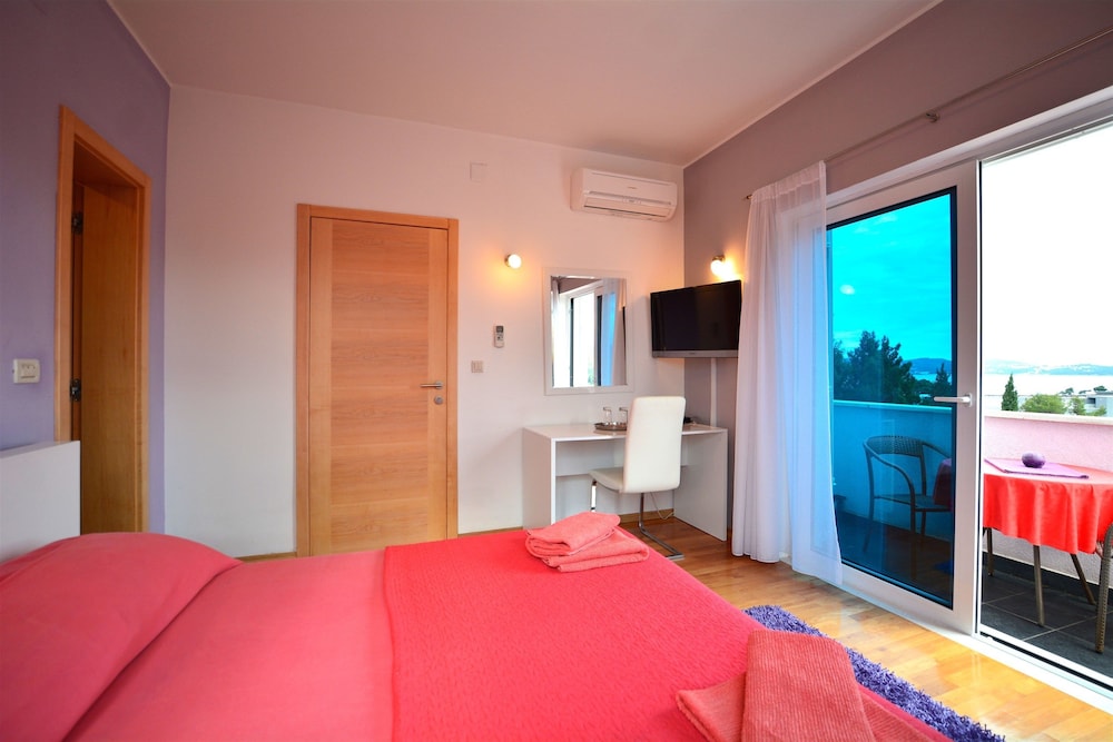 Villa Avantgarde 5/50