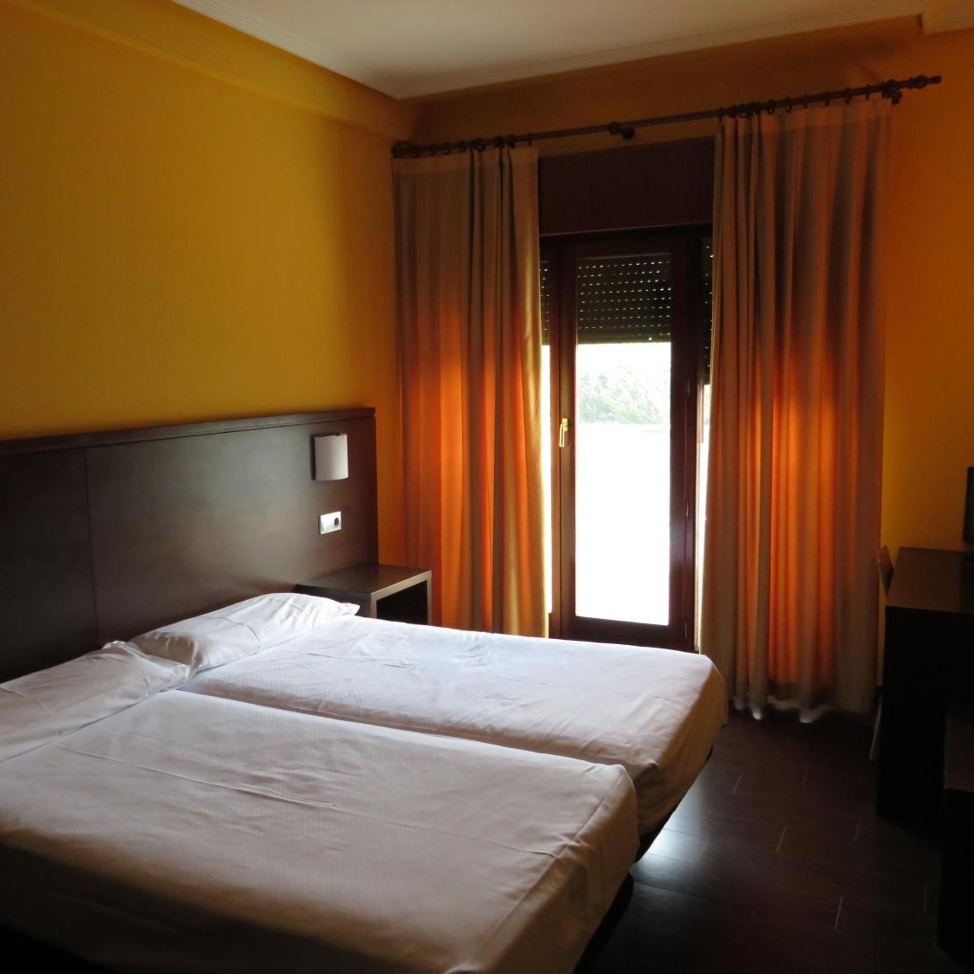 Euba Hotel 9/50