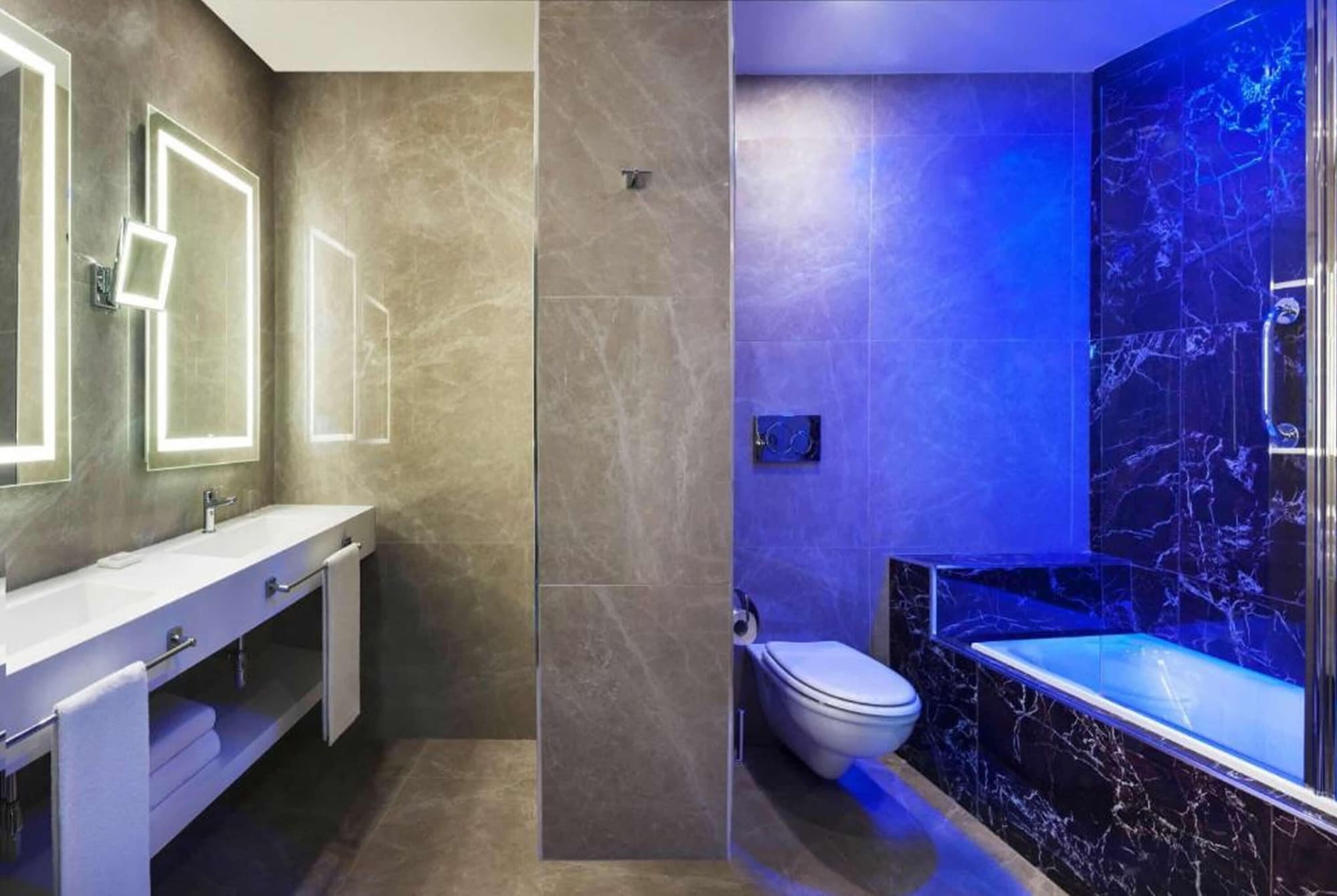 Junior Suite, Queen Bed, Radisson Blu Ghr Hotel Rome 4/7