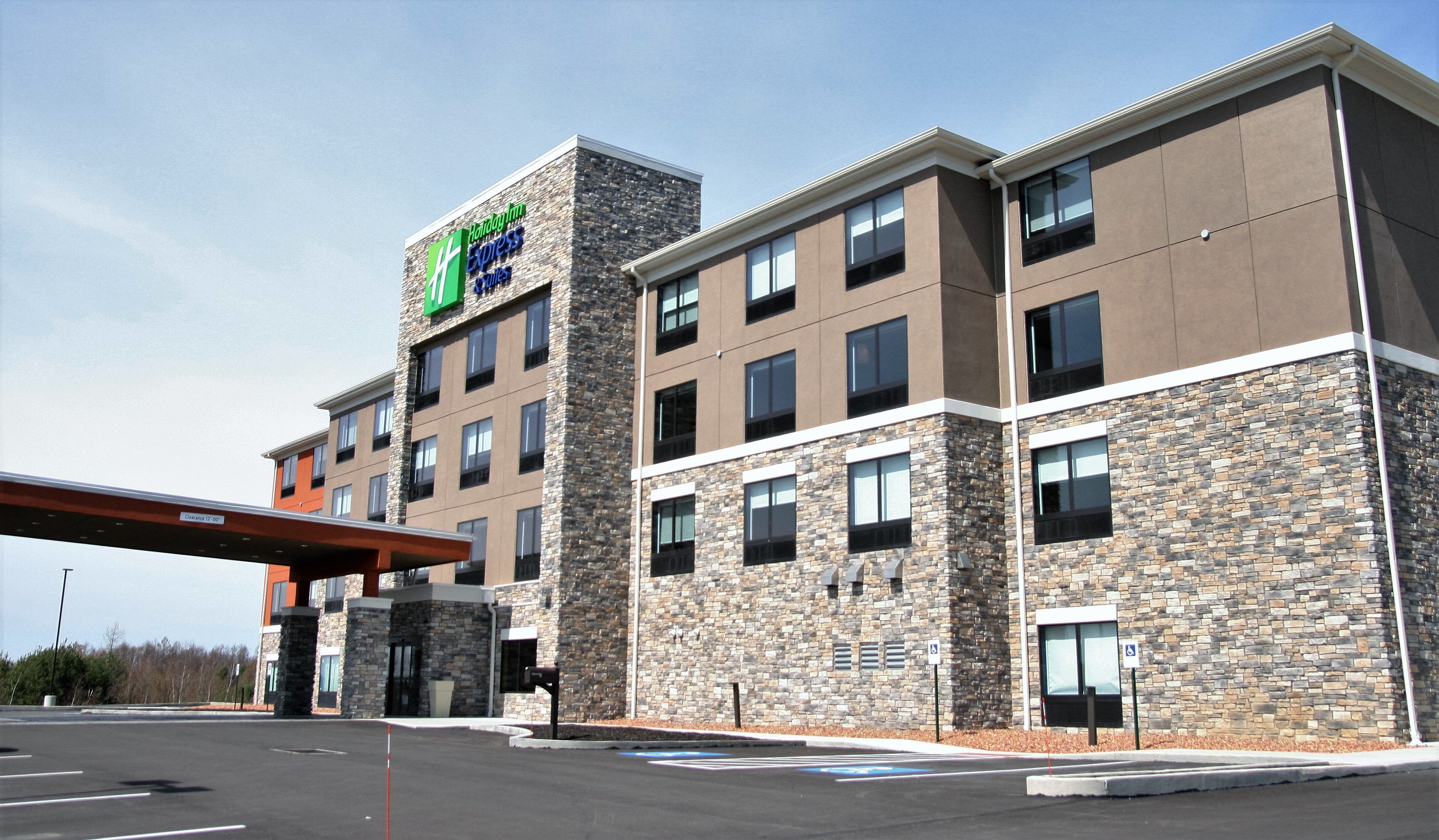 Holiday Inn Express Suites Clarion 22/22