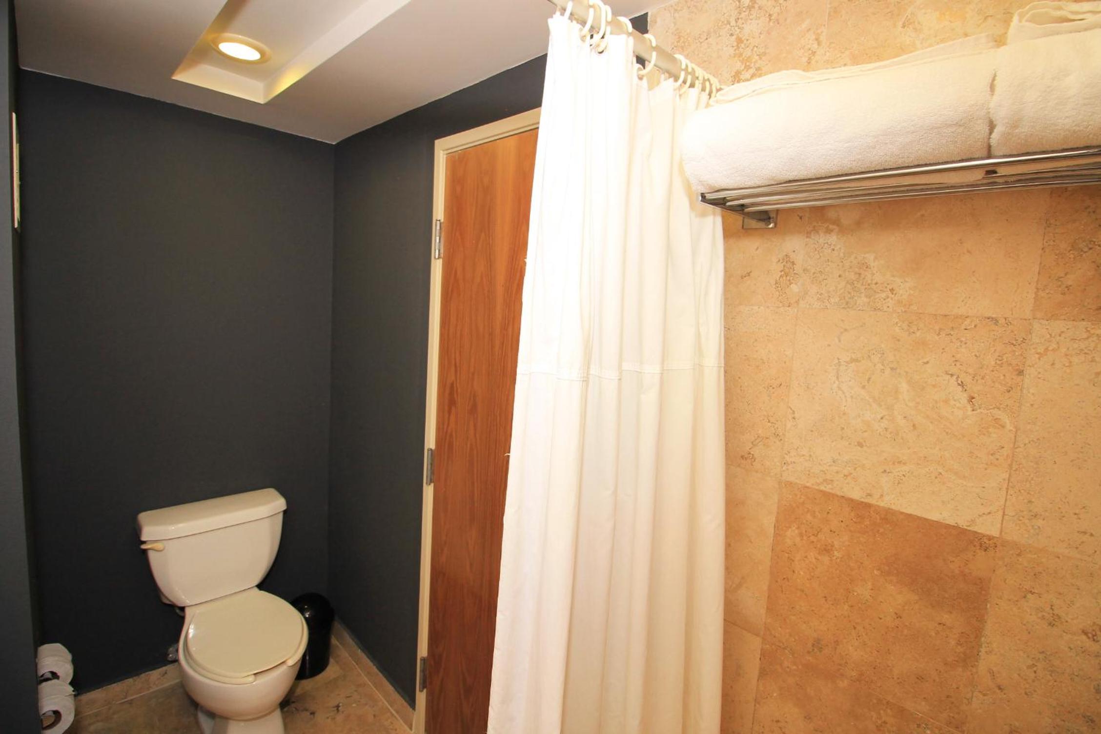 غرفة بسريرين منفصلين بإطلالة على البحر، Rivoli Select Hotel 3/7