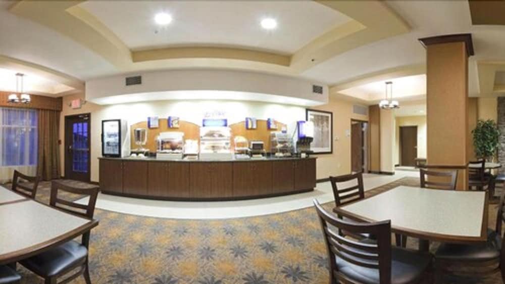 Holiday Inn Express Hotel & Suites Lamar 10/78