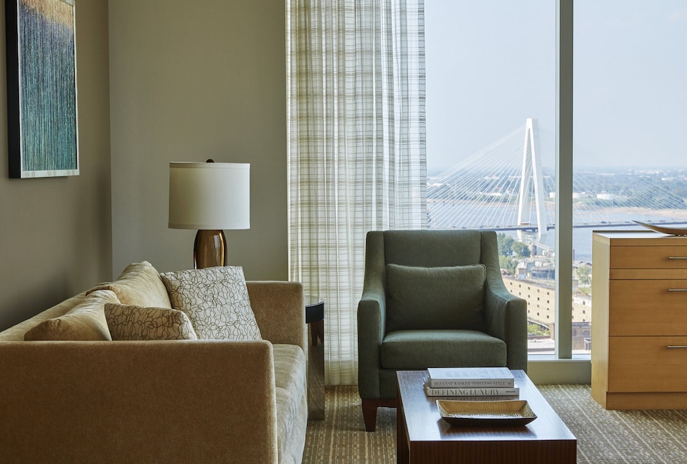 Four Seasons Hotel St. Louis 24/79