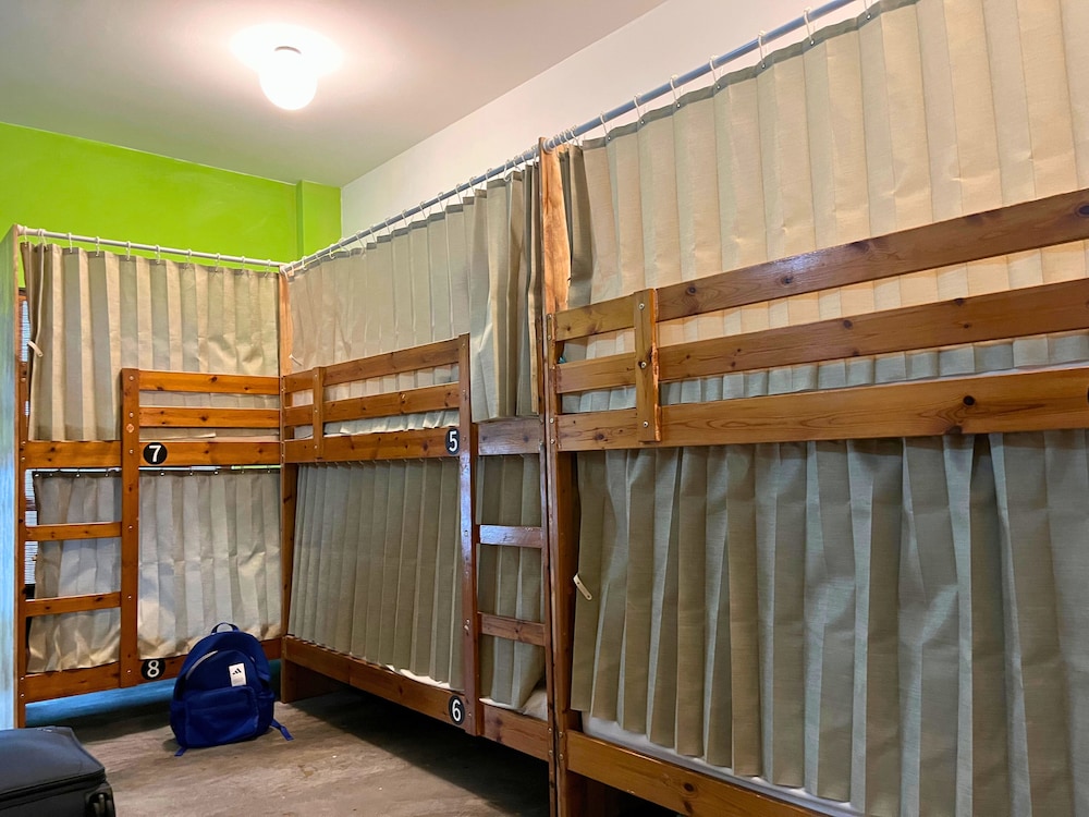 PODs The Backpackers Home & Cafe 38/50