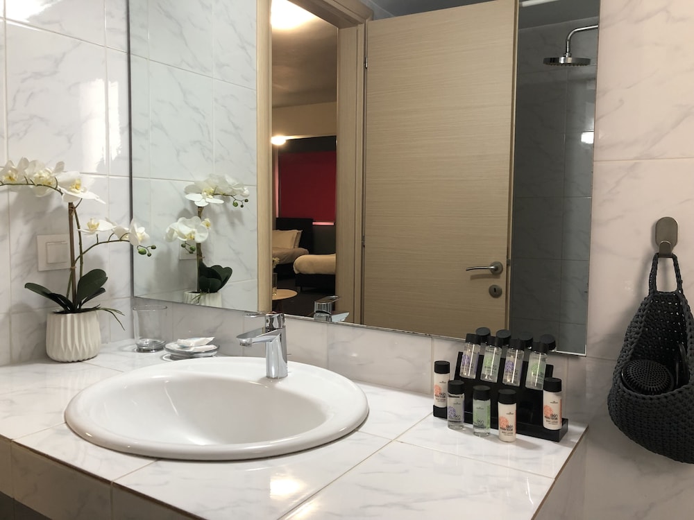 Connect Suites 41/48
