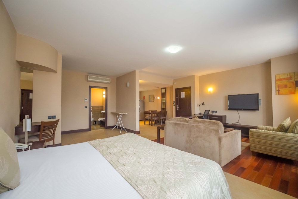 Taarifa Suites 15/50