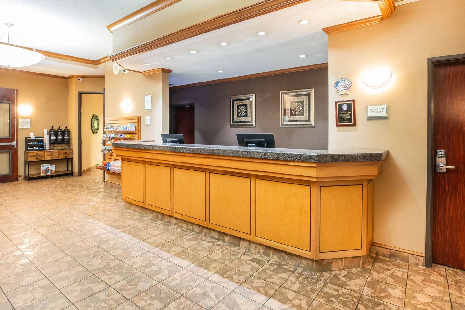 La Quinta Inn & Suites by Wyndham Portland Airport 6/43