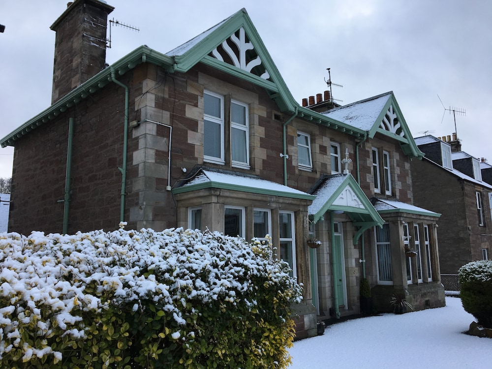 Hazeldene Guest House 3/38