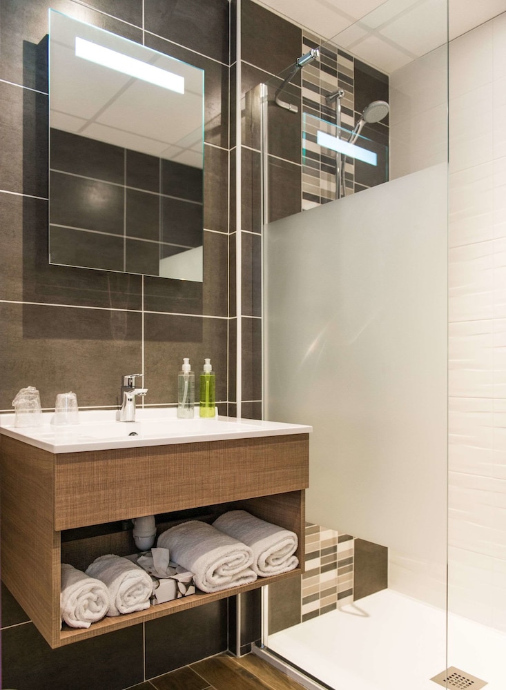 BRIT HOTEL NANTES VIGNEUX – L’ATLANTEL 47/49