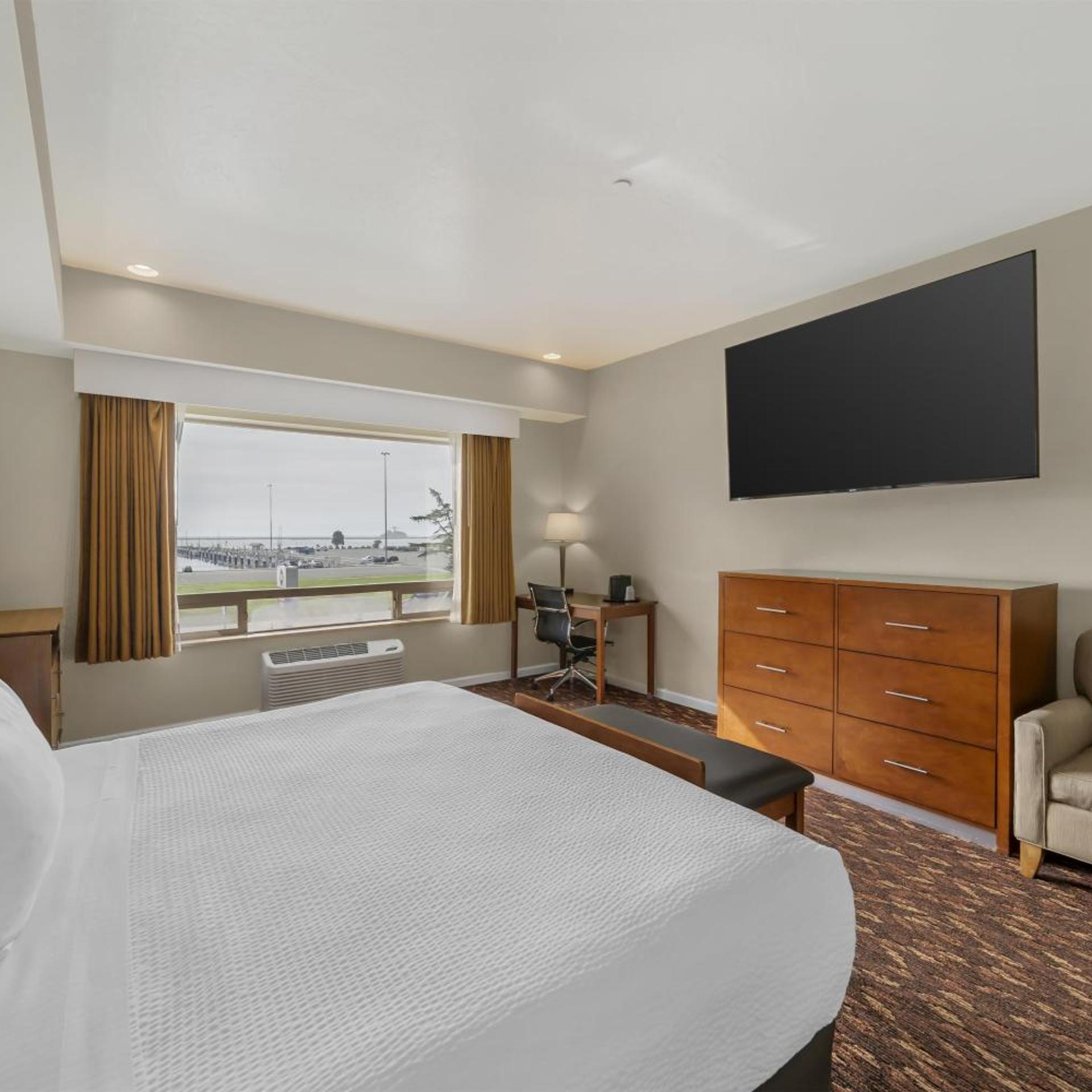 Room, King Bed, Accessible, Best Western Plus Northwoods Inn 2/7