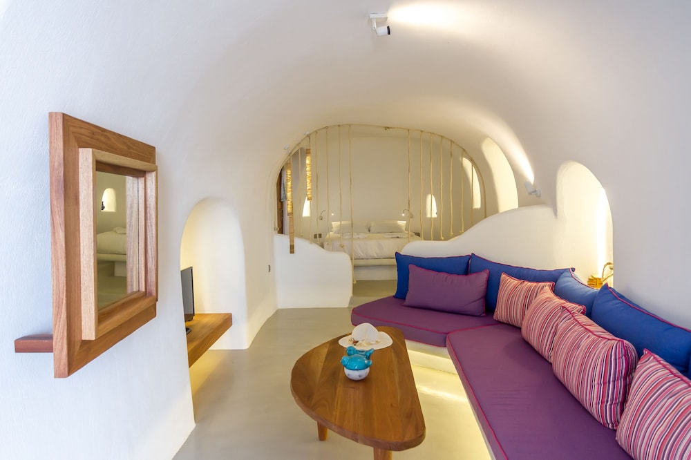 Allure Breeze Suites 60/79