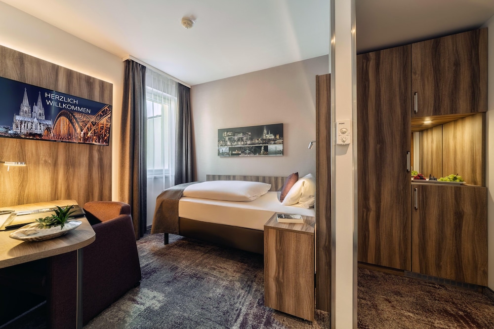 Superior, Single, Single Bed, Cathedral View