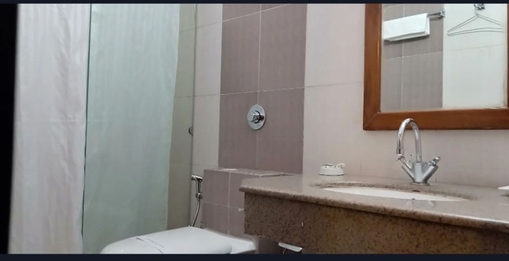 Hotel Uday Residency 38/39